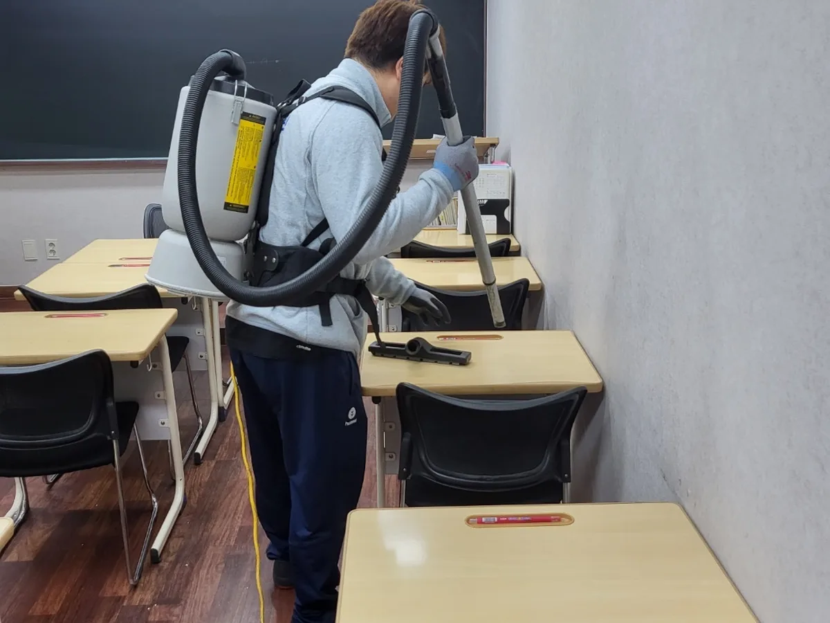 합천군 쌍백면 학교 현관·중앙홀 바닥 위생청소 사례 - 행진크린